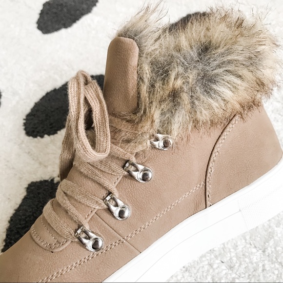 🆕 /DAISIE/ High Top Fur Lace Up Sneakers - Picture 7 of 11